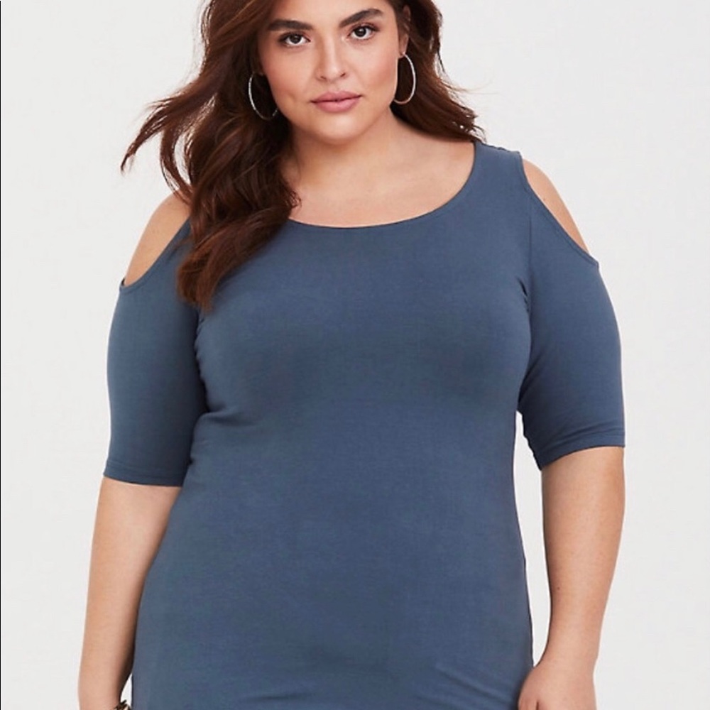 Torrid Cold Shoulder Soft Gray Tee size 2